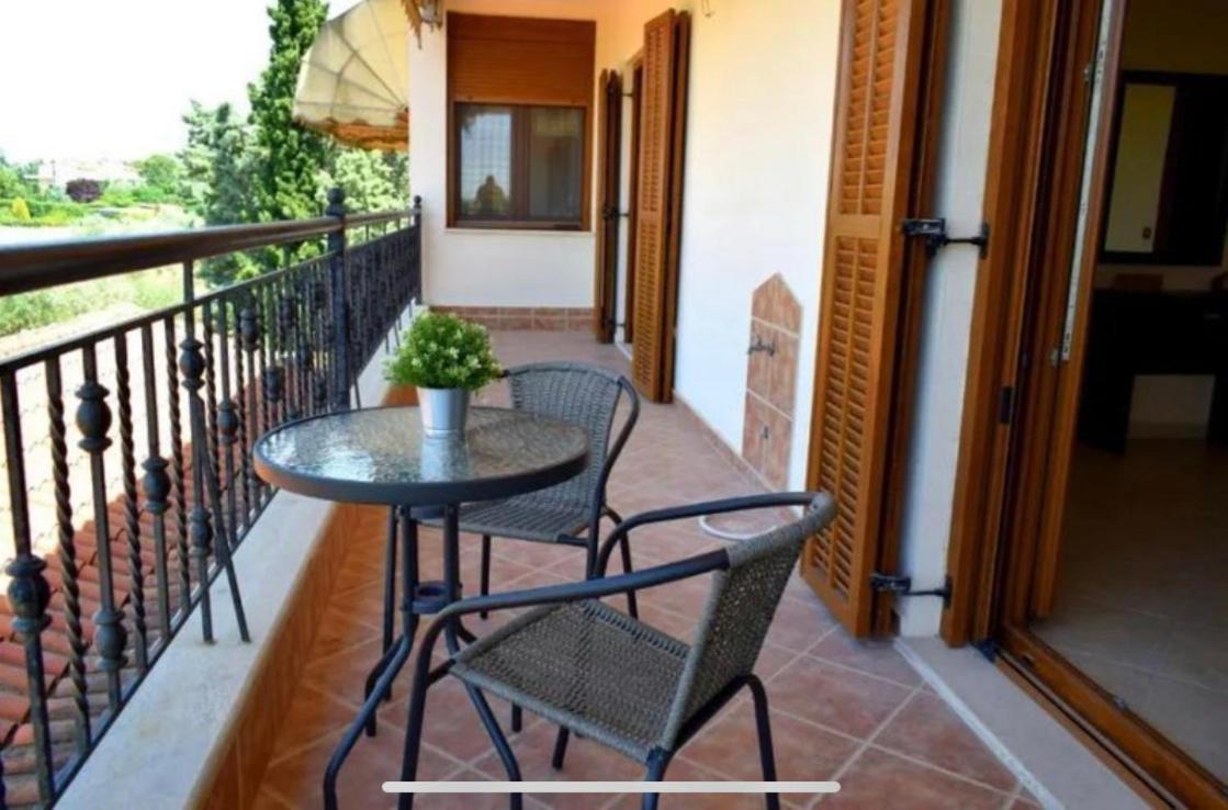Luxury Appartment, Only 7 Minutes From Thessaloniki Airport And 15 Minutes From City Center ,For 8-23 People Also For Gatherings And Parties Neon Rysion Luaran gambar